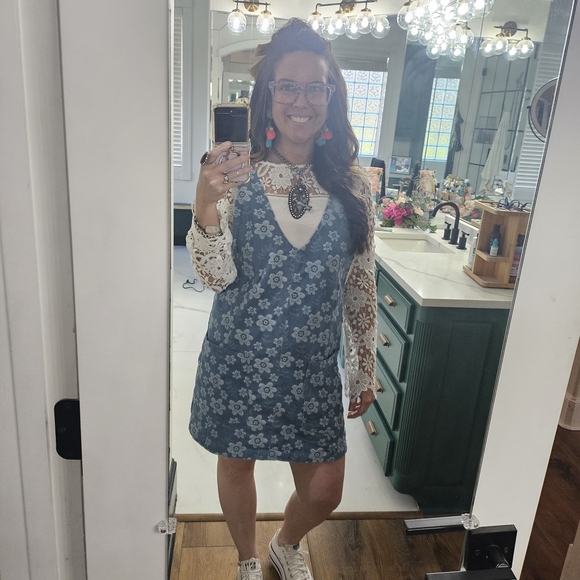 Altar'd State White Lace Blouse - Picture 3 of 3